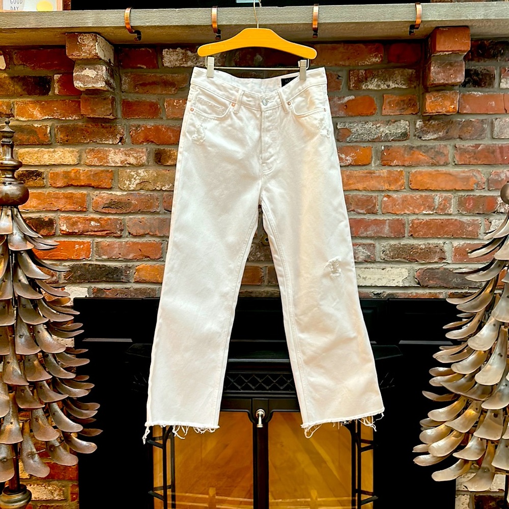 All Saints Size 27 Women’s White ankle jeans.